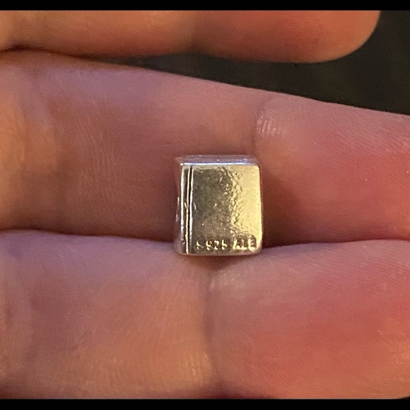 Pandoras Bible charm - Picture 3 of 4